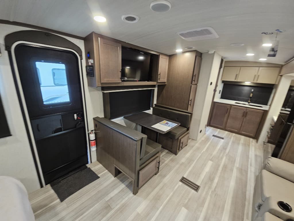 2026 Keystone RV 2026 Keystone RV Cougar Half-Ton - thumbnail 9