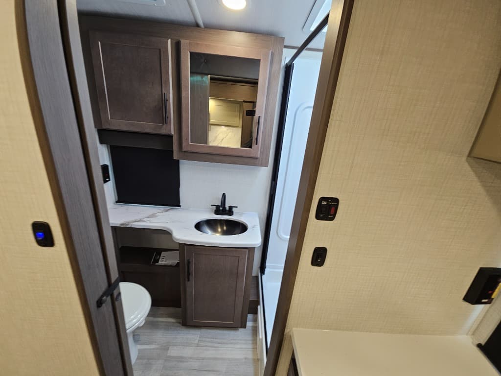 2026 Keystone RV 2026 Keystone RV Cougar Half-Ton - thumbnail 33