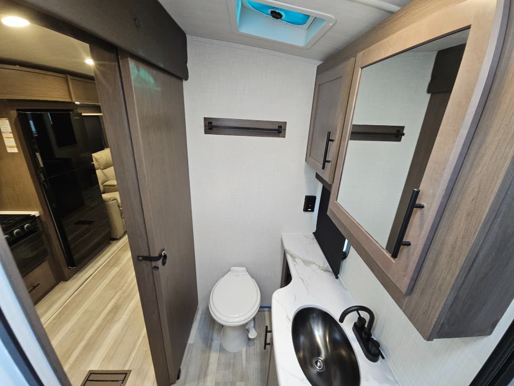 2026 Keystone RV 2026 Keystone RV Cougar Half-Ton - thumbnail 37