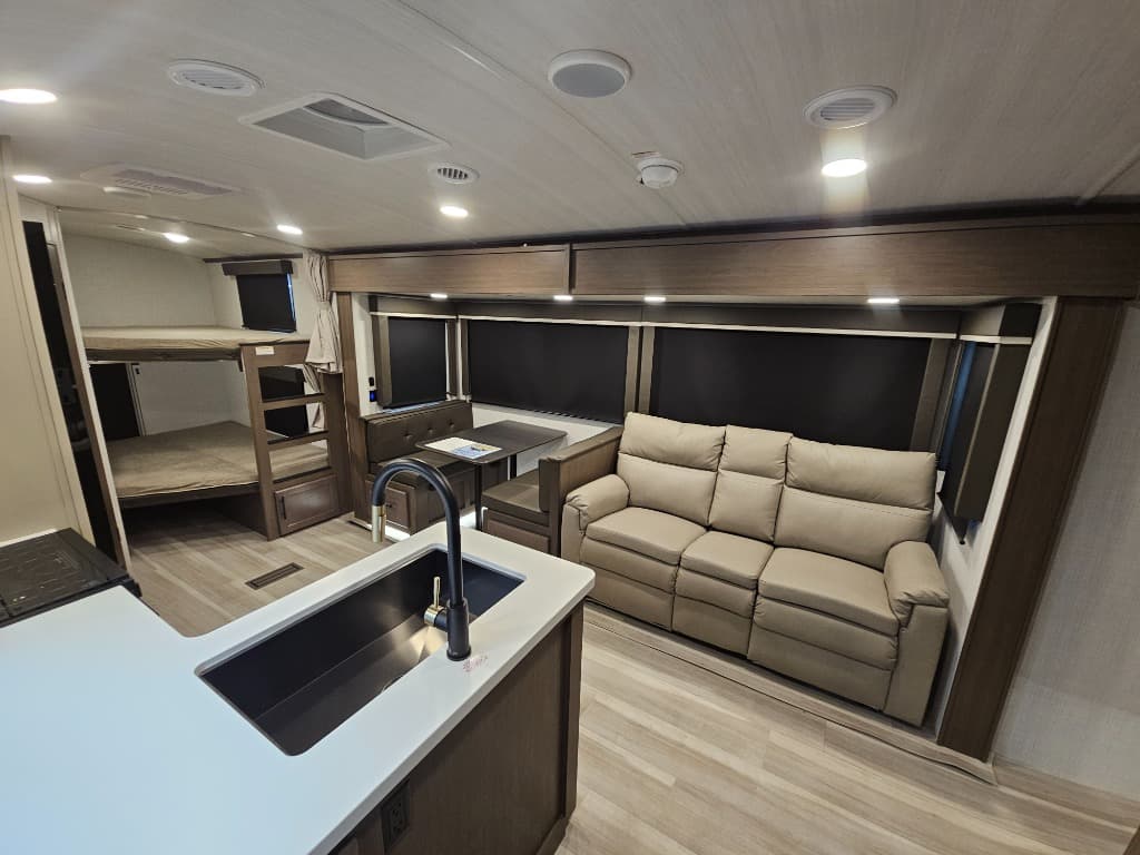 2026 Keystone RV 2026 Keystone RV Cougar Half-Ton - thumbnail 8