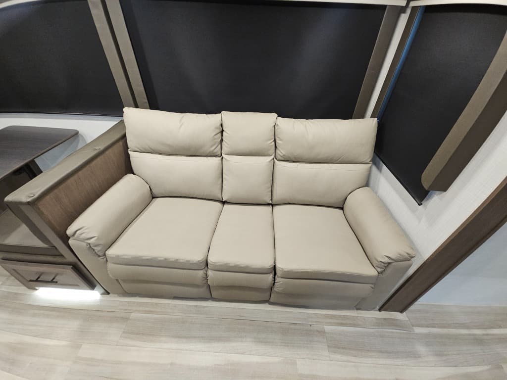 2026 Keystone RV 2026 Keystone RV Cougar Half-Ton - thumbnail 12