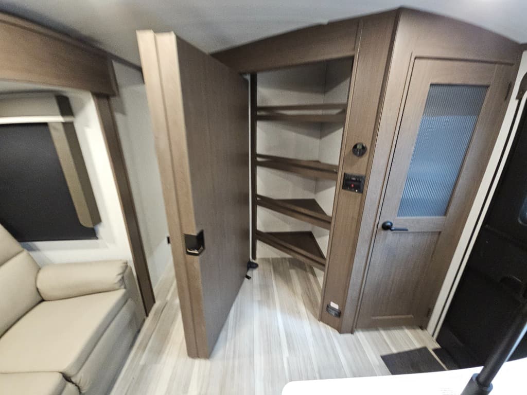 2026 Keystone RV 2026 Keystone RV Cougar Half-Ton - thumbnail 32