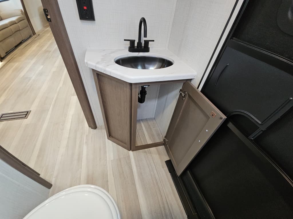 2026 Keystone RV 2026 Keystone RV Cougar Half-Ton - thumbnail 45