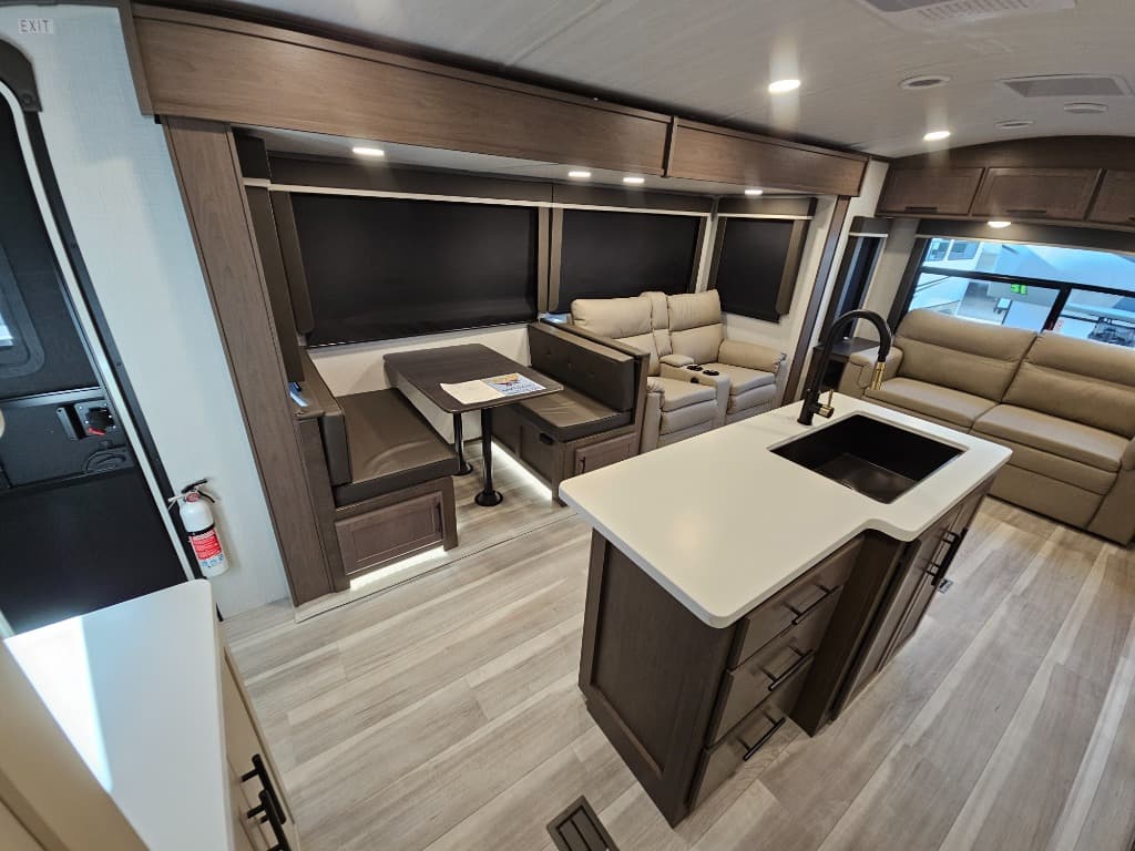 2026 Keystone RV 2026 Keystone RV Cougar Half-Ton - thumbnail 9