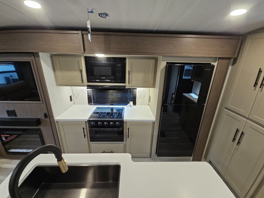 2026 Keystone RV 2026 Keystone RV Cougar Half-Ton - thumbnail 24