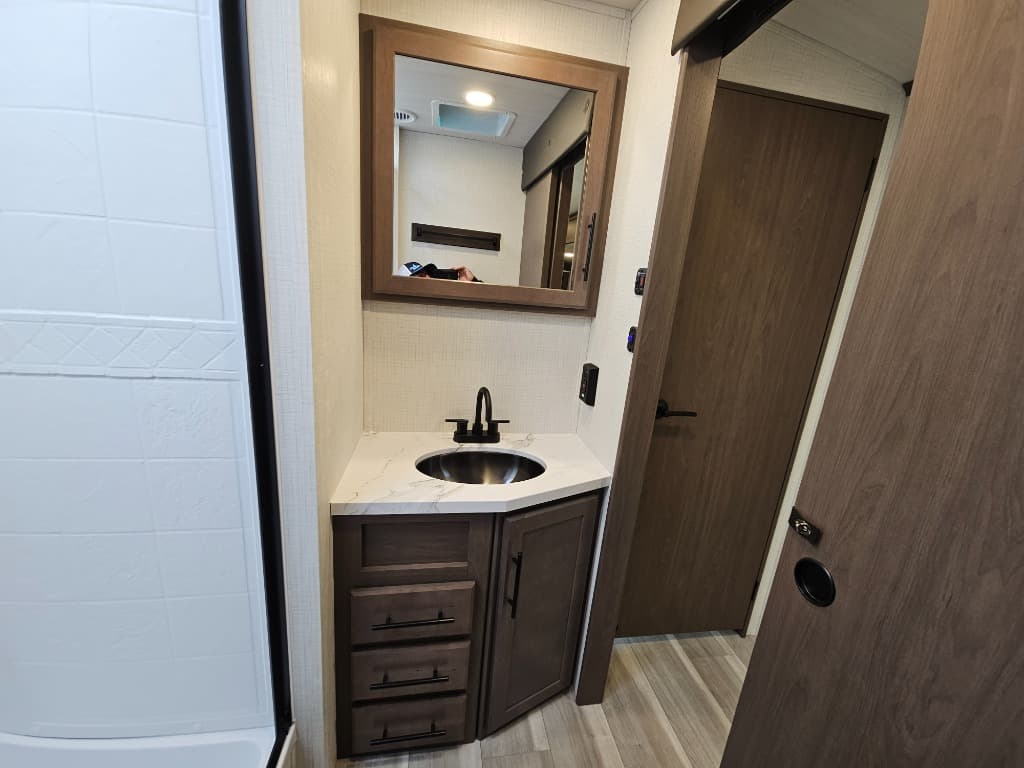 2026 Keystone RV 2026 Keystone RV Cougar Half-Ton - thumbnail 39