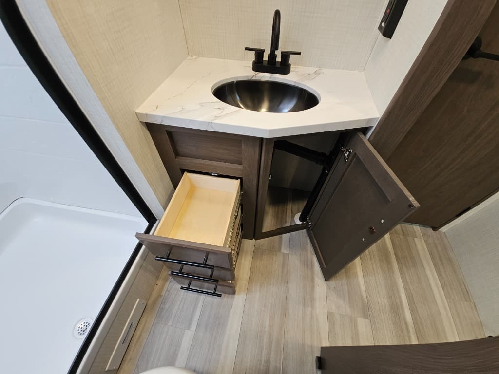 2026 Keystone RV 2026 Keystone RV Cougar Half-Ton - thumbnail 42