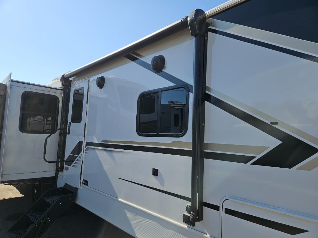 2026 Keystone RV 2026 Keystone RV Cougar Half-Ton - thumbnail 52