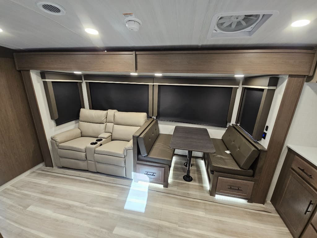 2026 Keystone RV 2026 Keystone RV Cougar Half-Ton - thumbnail 8