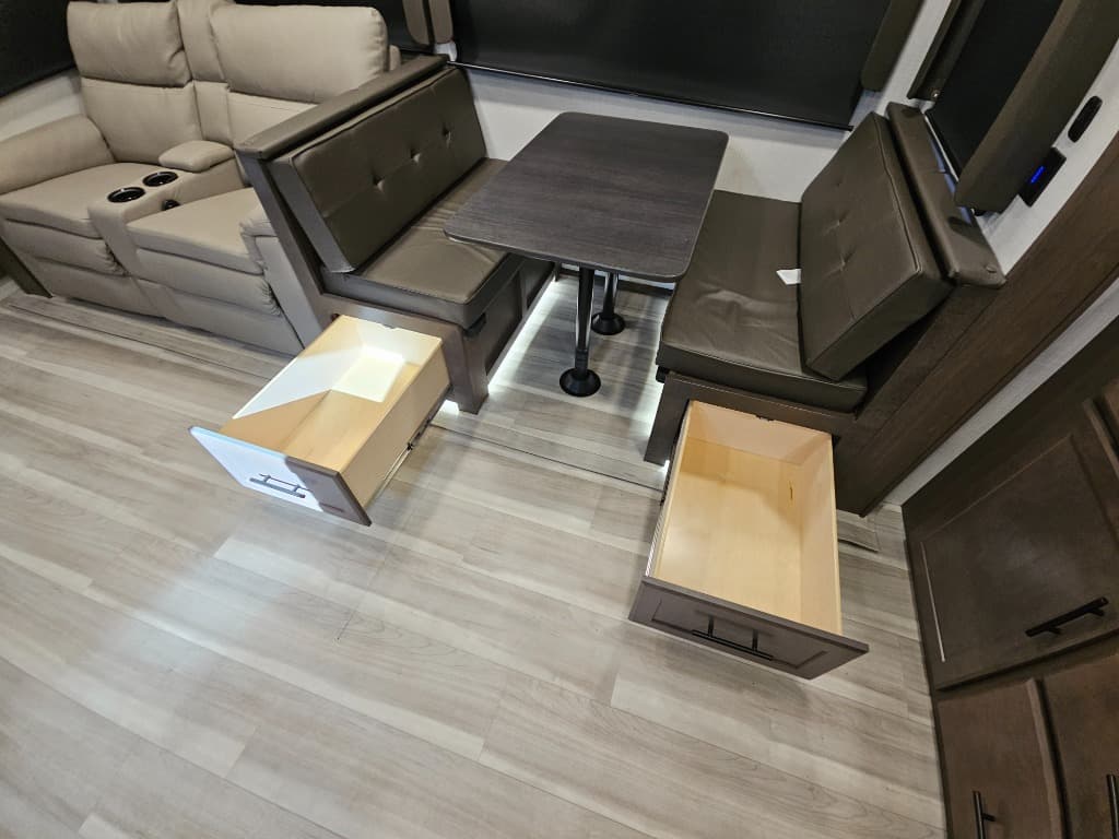 2026 Keystone RV 2026 Keystone RV Cougar Half-Ton - thumbnail 11