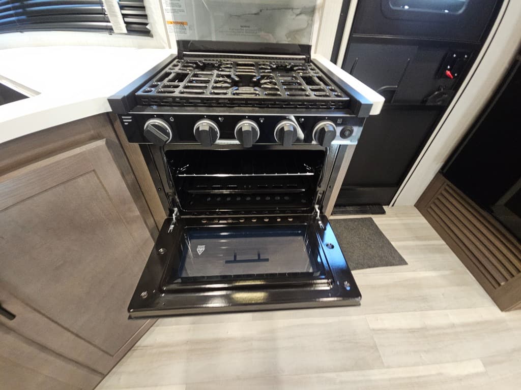 2026 Keystone RV 2026 Keystone RV Cougar Half-Ton - thumbnail 24