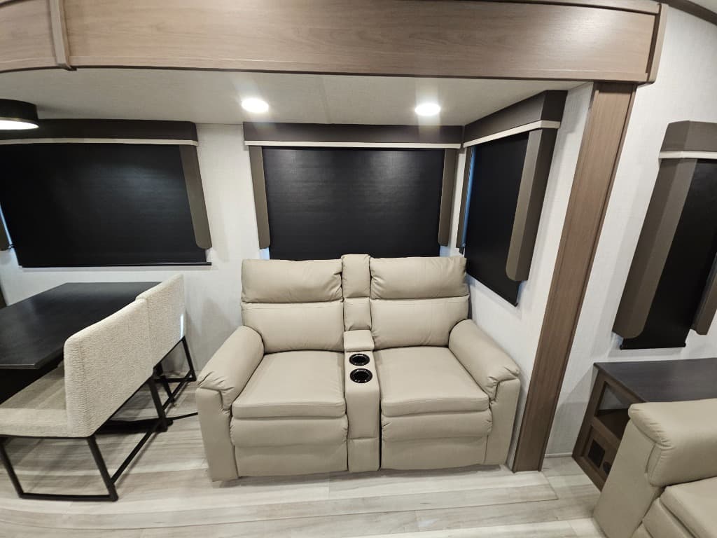 2026 Keystone RV 2026 Keystone RV Cougar Half-Ton - thumbnail 13