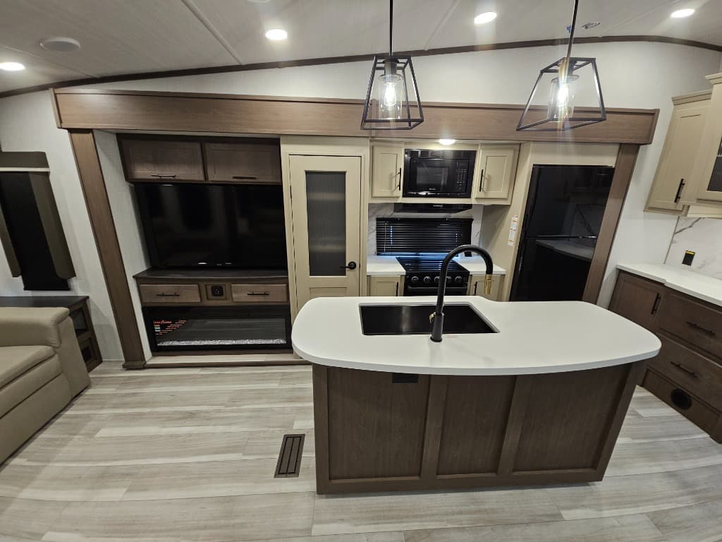 2026 Keystone RV 2026 Keystone RV Cougar Half-Ton - thumbnail 18