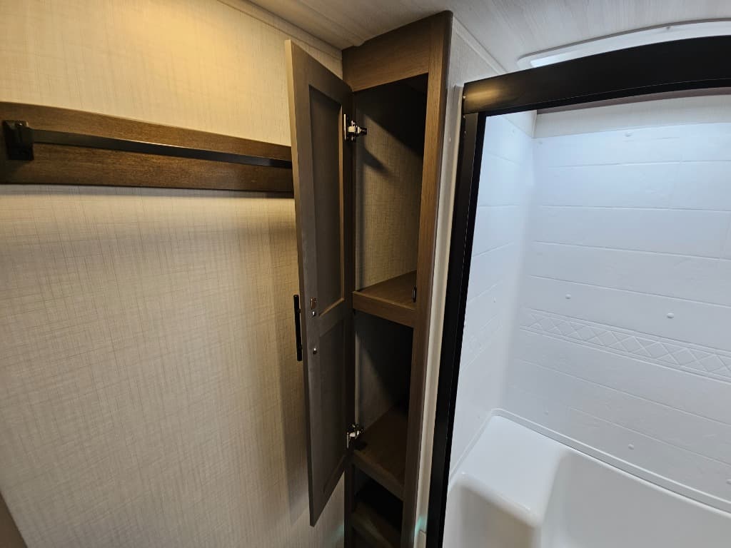 2026 Keystone RV 2026 Keystone RV Cougar Half-Ton - thumbnail 36