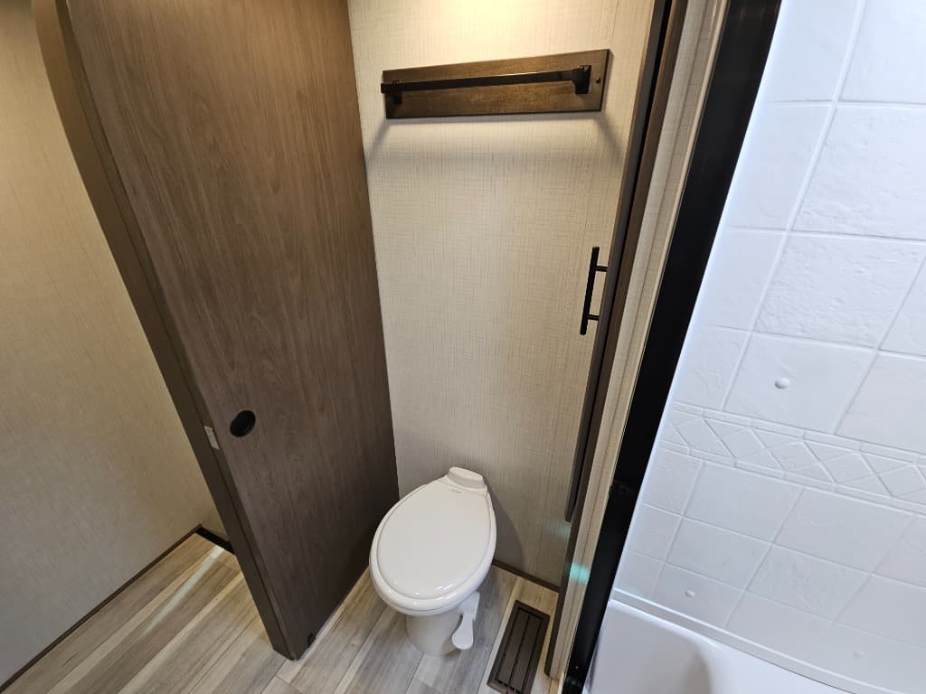 2026 Keystone RV 2026 Keystone RV Cougar Half-Ton - thumbnail 39