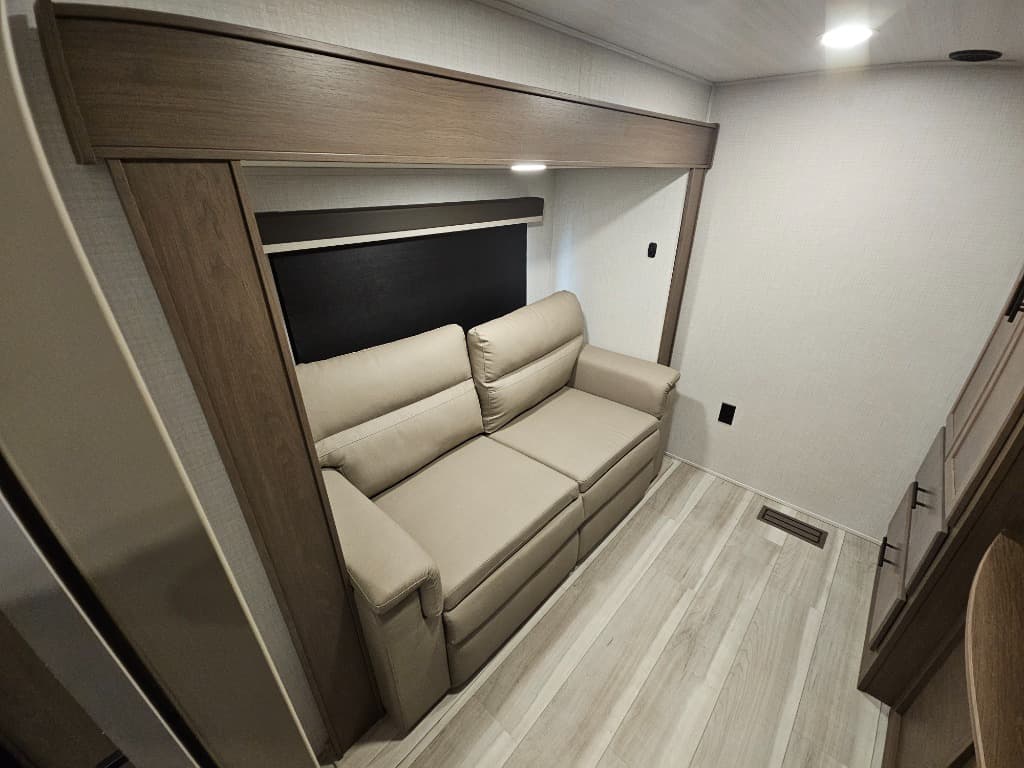 2026 Keystone RV 2026 Keystone RV Cougar - thumbnail 35