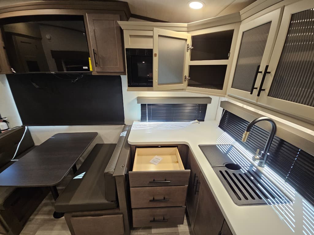 2026 Keystone RV 2026 Keystone RV Cougar Half-Ton - thumbnail 16