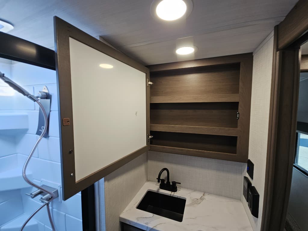 2026 Keystone RV 2026 Keystone RV Cougar Half-Ton - thumbnail 30