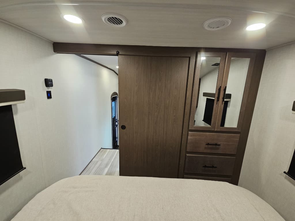 2026 Keystone RV 2026 Keystone RV Cougar Half-Ton - thumbnail 37