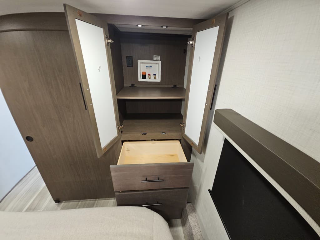 2026 Keystone RV 2026 Keystone RV Cougar Half-Ton - thumbnail 38