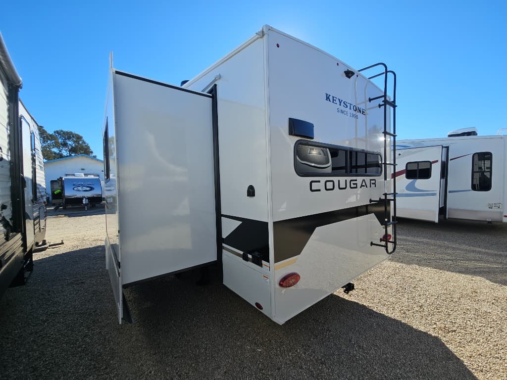 2026 Keystone RV 2026 Keystone RV Cougar Half-Ton - thumbnail 3