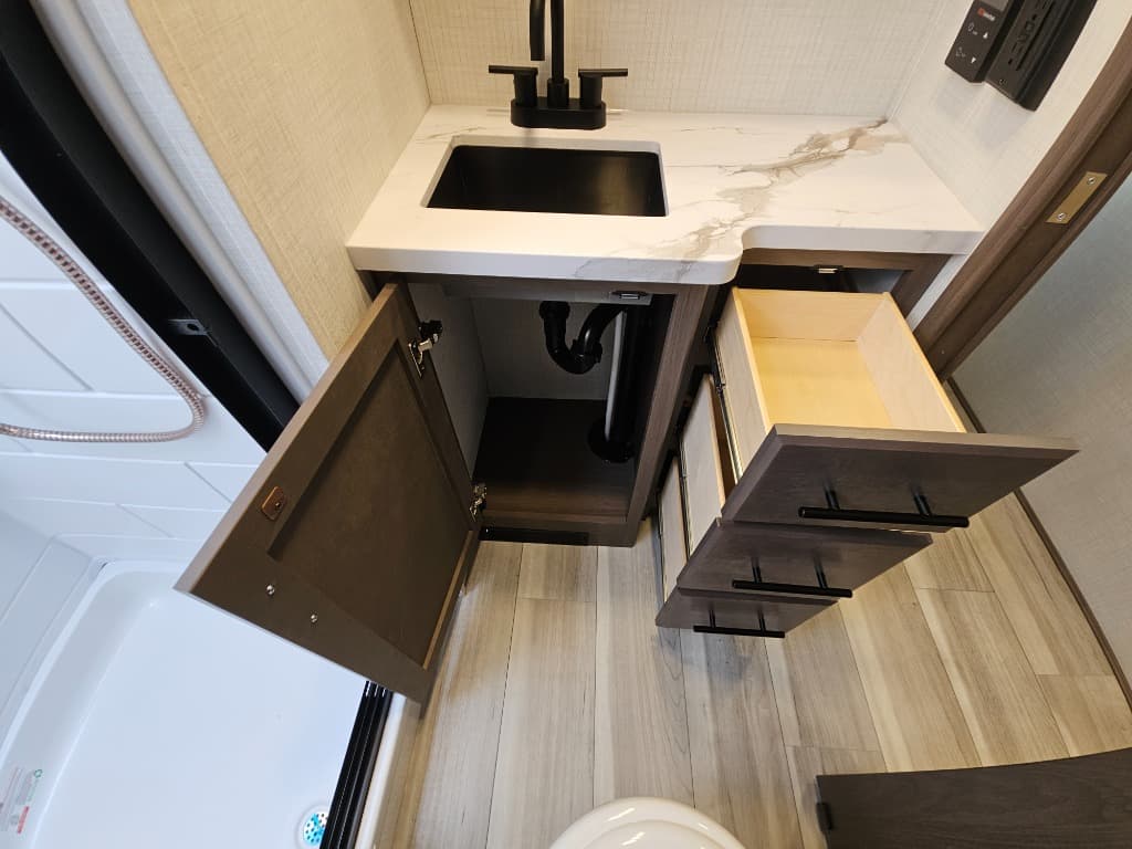 2026 Keystone RV 2026 Keystone RV Cougar Half-Ton - thumbnail 34