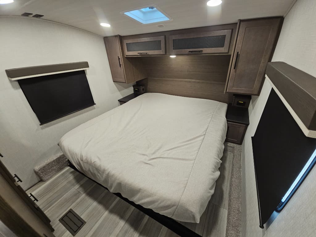 2026 Keystone RV 2026 Keystone RV Cougar Half-Ton - thumbnail 35