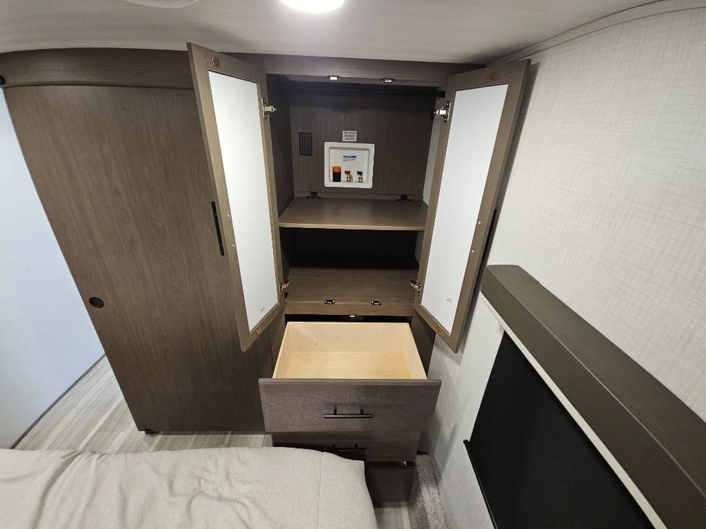 2026 Keystone RV 2026 Keystone RV Cougar Half-Ton - thumbnail 39