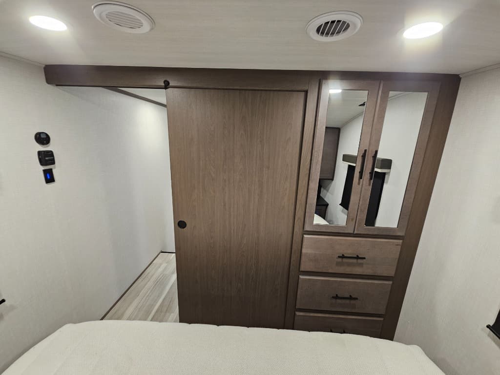 2026 Keystone RV 2026 Keystone RV Cougar Half-Ton - thumbnail 43