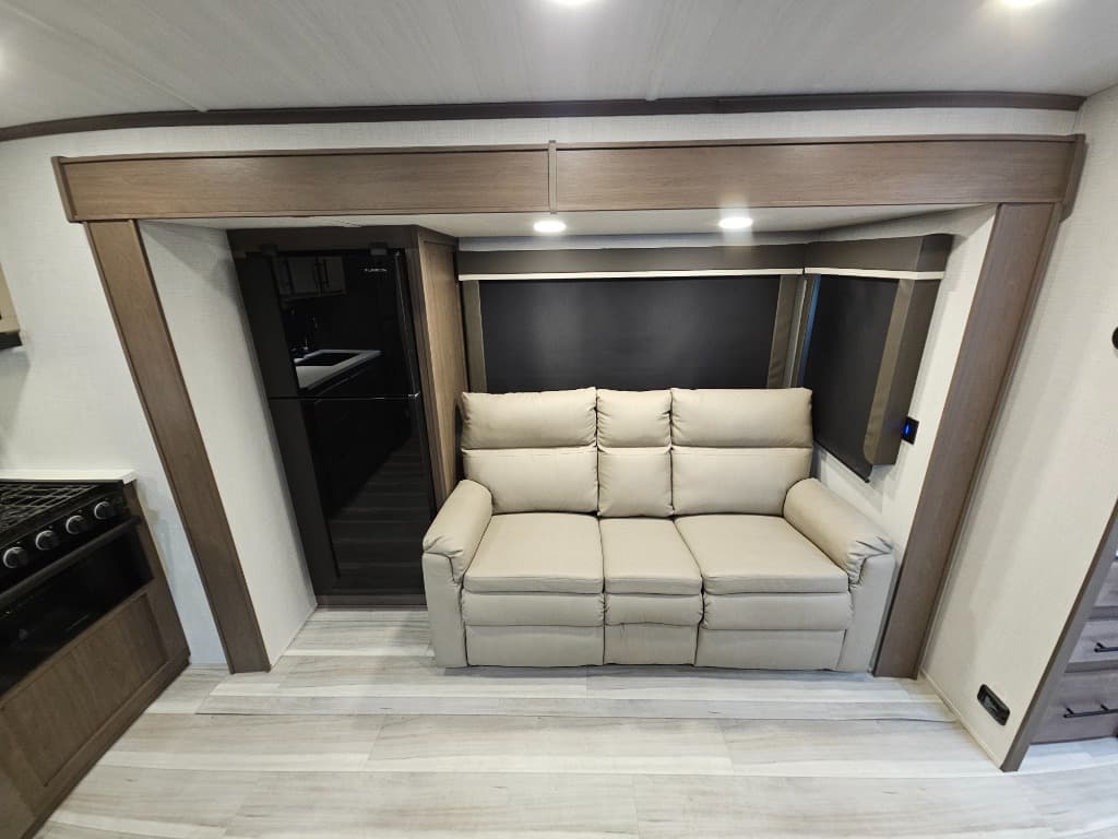 2026 Keystone RV 2026 Keystone RV Cougar Western Elevation - thumbnail 18