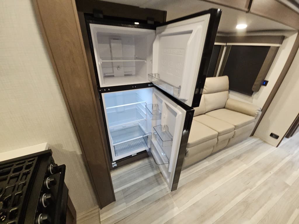 2026 Keystone RV 2026 Keystone RV Cougar Western Elevation - thumbnail 20