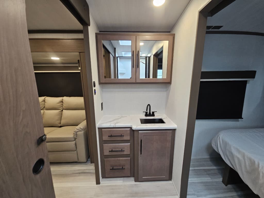 2026 Keystone RV 2026 Keystone RV Cougar Western Elevation - thumbnail 23