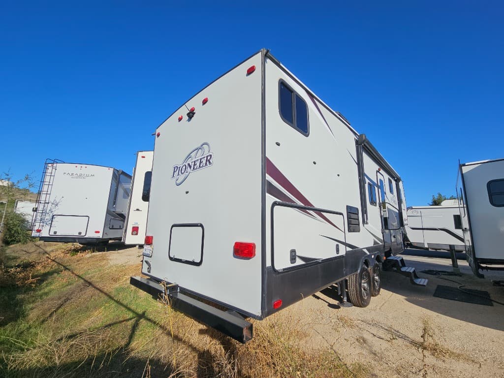 2018 Heartland RV 2018 Heartland RV Pioneer - thumbnail 2