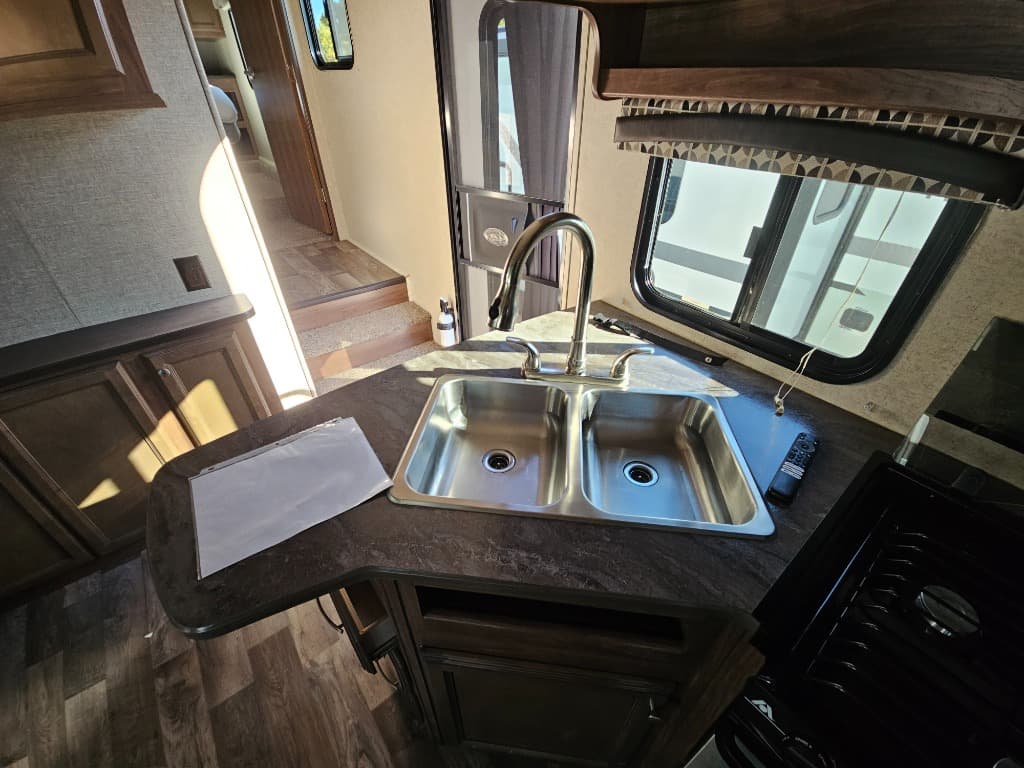 2018 Heartland RV 2018 Heartland RV Pioneer - thumbnail 25