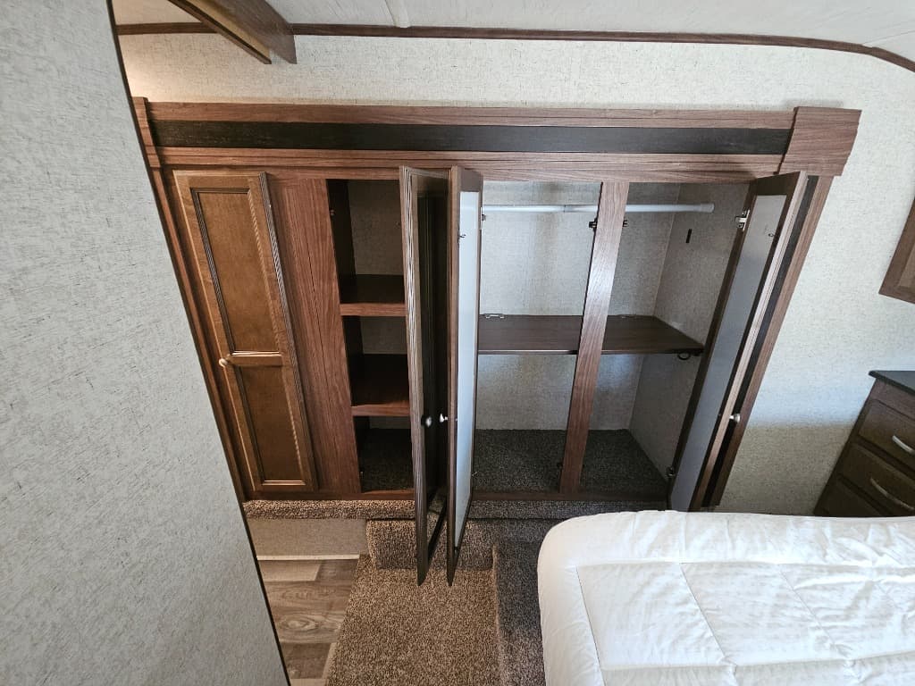 2018 Heartland RV 2018 Heartland RV Pioneer - thumbnail 39