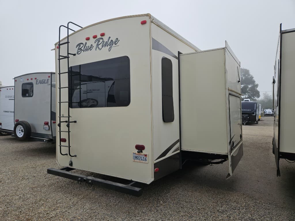 2016 Forest River RV 2016 Forest River RV Cardinal Blue Ridge - thumbnail 3