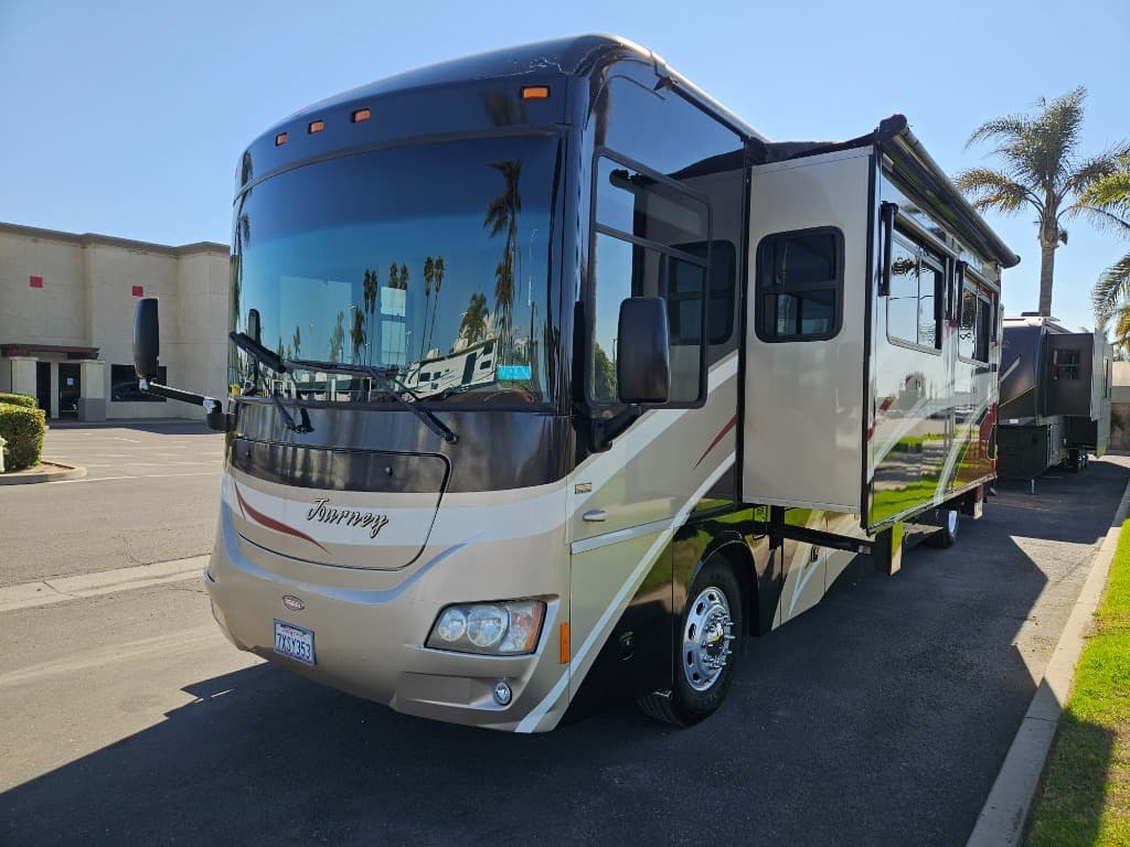 2010 Winnebago 2010 Winnebago Journey - thumbnail 5