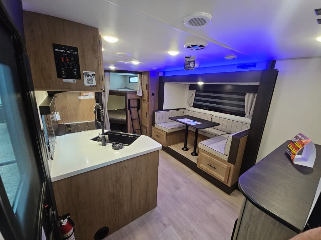 2025 Forest River 2025 Forest River Cherokee Grey Wolf Black Label - thumbnail 8