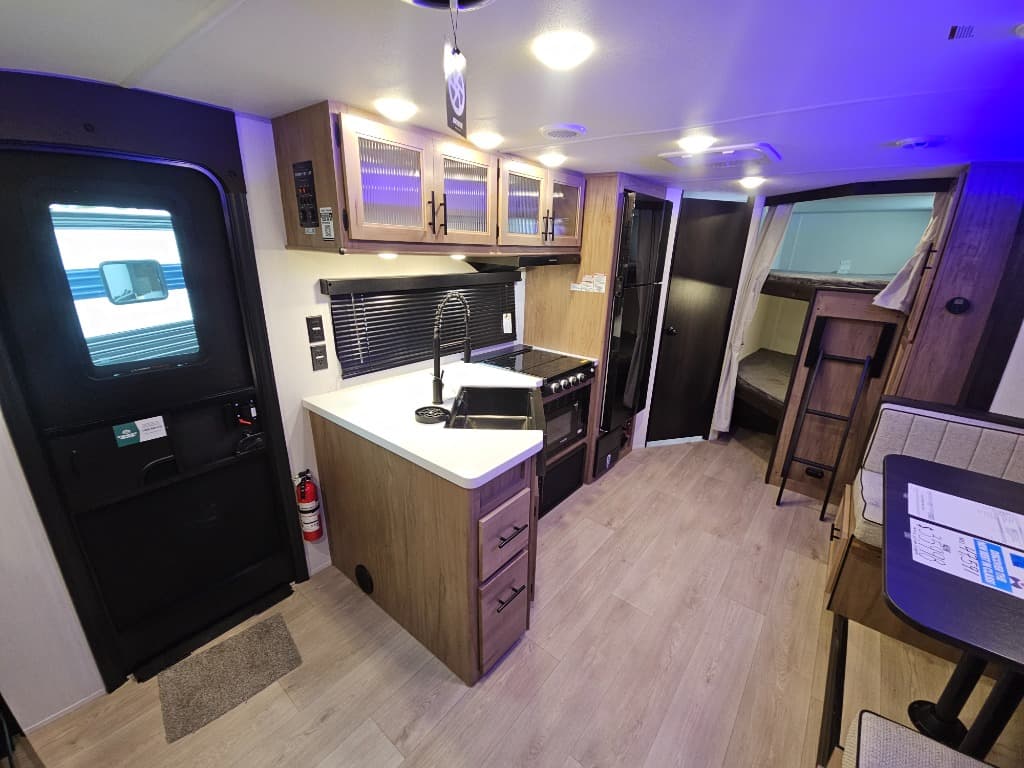 2025 Forest River 2025 Forest River Cherokee Grey Wolf Black Label - thumbnail 9