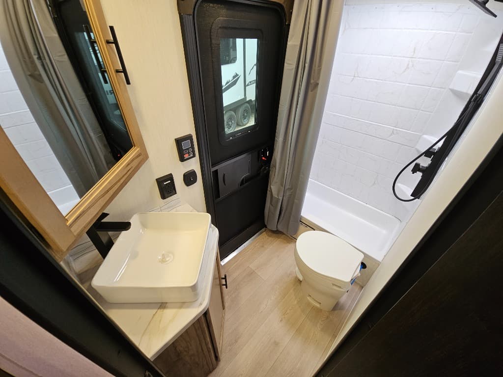 2025 Forest River 2025 Forest River Cherokee Grey Wolf Black Label - thumbnail 15