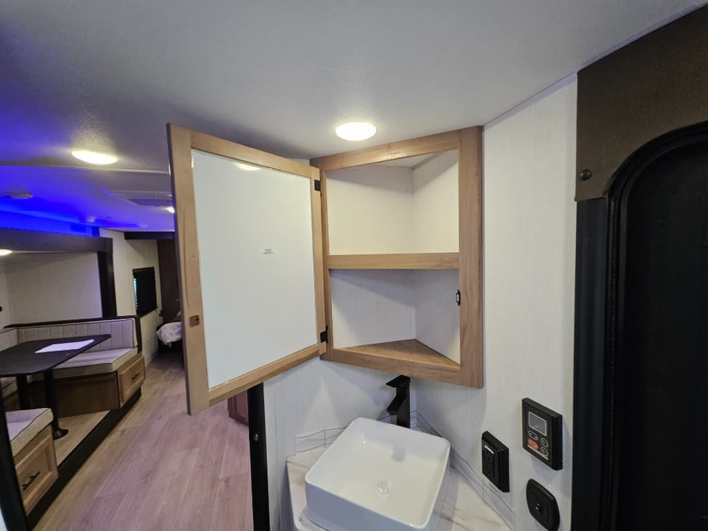 2025 Forest River 2025 Forest River Cherokee Grey Wolf Black Label - thumbnail 19