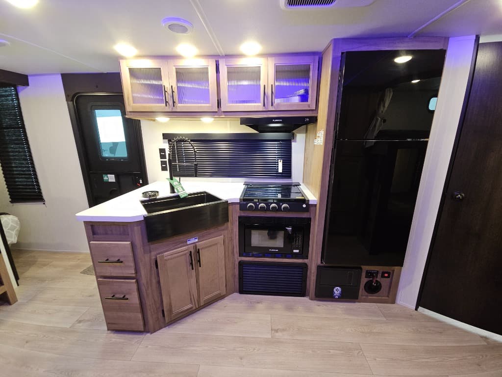 2025 Forest River 2025 Forest River Cherokee Grey Wolf Black Label - thumbnail 22