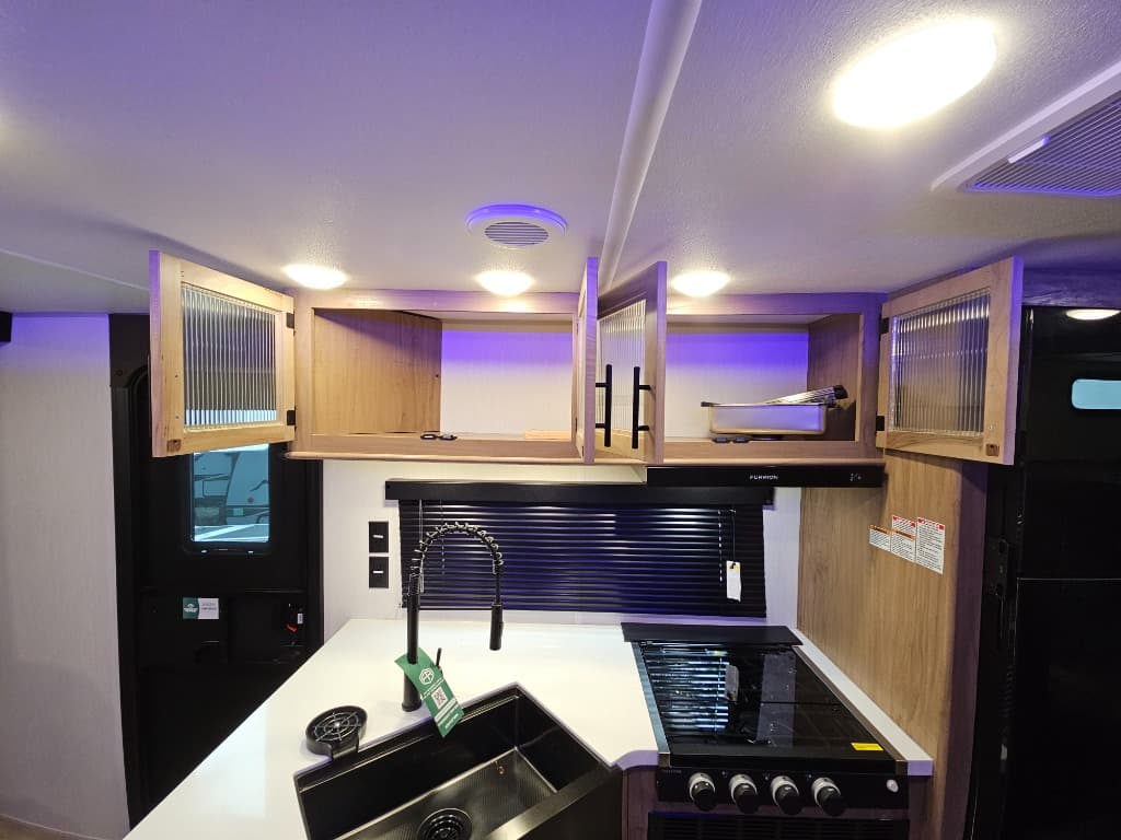 2025 Forest River 2025 Forest River Cherokee Grey Wolf Black Label - thumbnail 24