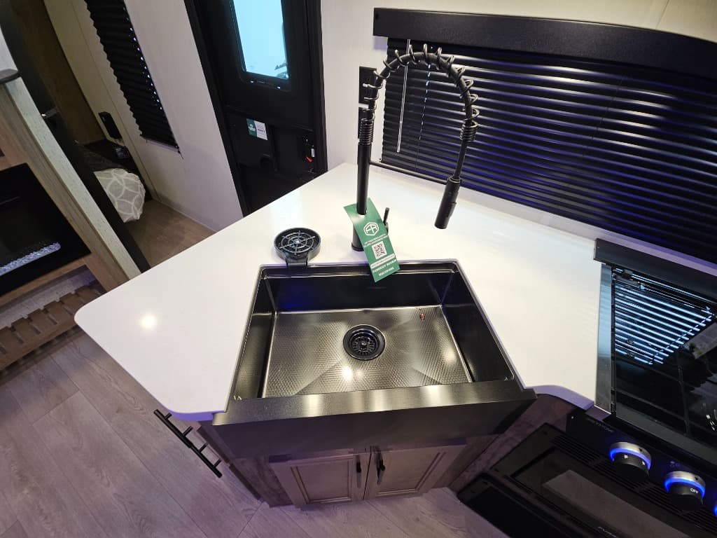 2025 Forest River 2025 Forest River Cherokee Grey Wolf Black Label - thumbnail 26