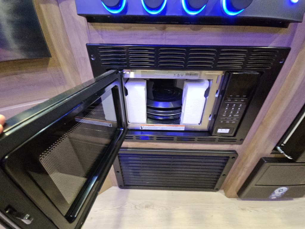 2025 Forest River 2025 Forest River Cherokee Grey Wolf Black Label - thumbnail 27