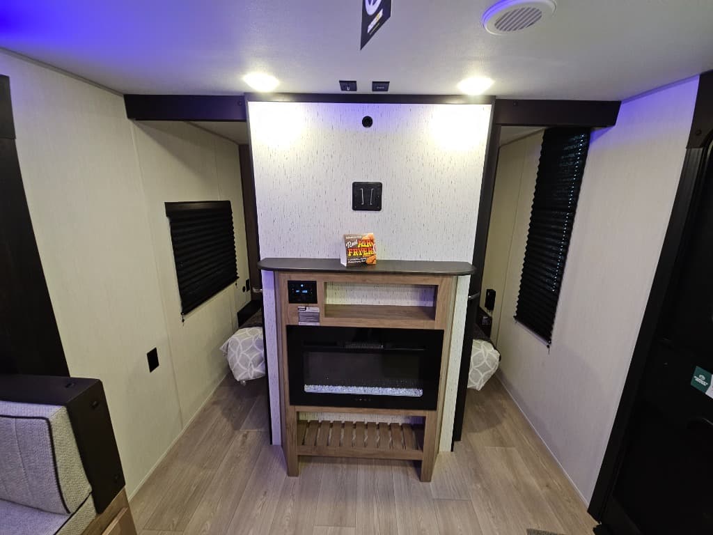 2025 Forest River 2025 Forest River Cherokee Grey Wolf Black Label - thumbnail 29