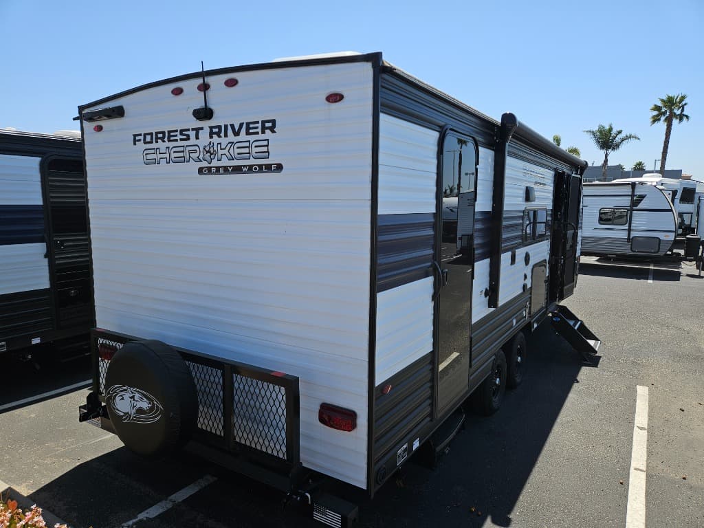 2025 Forest River 2025 Forest River Cherokee Grey Wolf - thumbnail 3