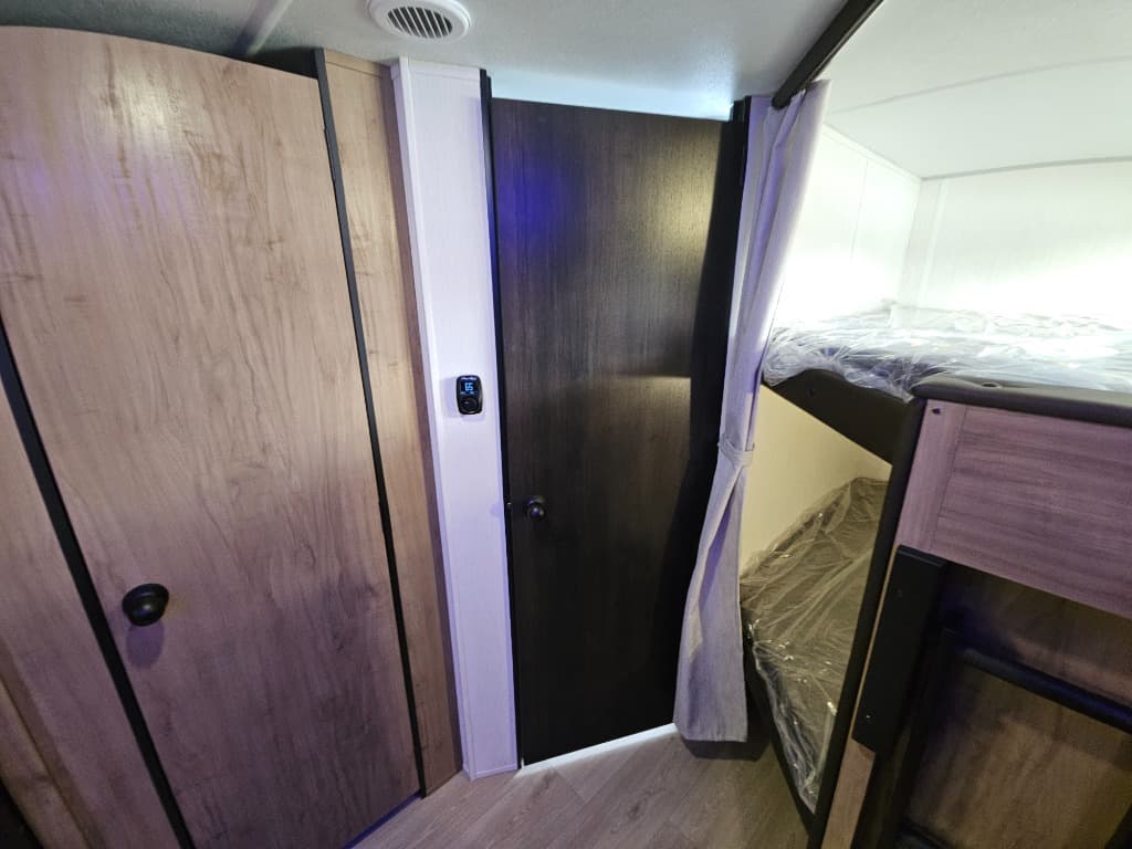 2025 Forest River 2025 Forest River Cherokee Grey Wolf - thumbnail 18