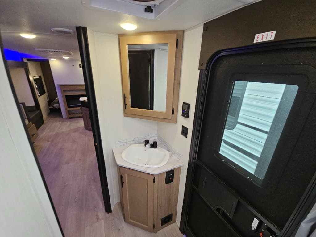 2025 Forest River 2025 Forest River Cherokee Grey Wolf - thumbnail 21