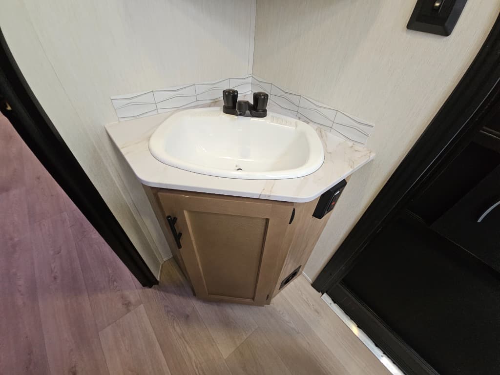 2025 Forest River 2025 Forest River Cherokee Grey Wolf - thumbnail 25